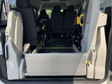 車いす2脚タイプになります。