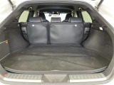 【トランク】積み込みやすくて、たっぷり積める荷室です。シートアレンジできるものは、乗車人数と荷物の量や大きさによってシートを動かすことができるので、より快適なドライブが可能です!