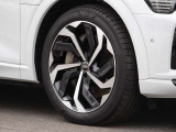 オプションです!アルミホイール 15スポークデザインコントラストグレー 9.5J×21+265/45R21タイヤ
