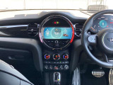 弊社はMINI正規販売店として新型車から旧モデルまでの商品知識と整備知識を備えております。納車後の不明な点等も、お気軽に弊社担当者までお問い合わせ下さい。