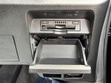 【ETC】有料道路を利用する際に料金所で停止することなく通過できる、ETC車載器(ノンストップ自動料金収受システム機器)が装備されています。セットアップを行うことで利用可能になります。