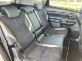 後部座席も広い空間を確保できゆっくり乗車できます!ファミリーでお出かけも余裕です♪