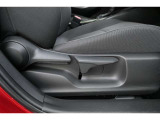 運転席リクライニング+シート上下アジャスターレバーです。運転席シートの調節ができます。
