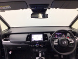 【前方視界】開放的な前方視界!運転がしやすく疲れにくいです♪窓が大きく、見通しがとっても良いおクルマですよ♪