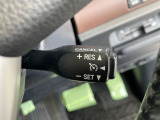 【クルーズコントロール】高速道路もラクラク走行。アクセルを離しても一定速度で走行ができ、長距離運転時の負担を軽減!加速・減速も簡単なスイッチ操作で調整できます。
