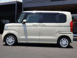 スライドドアなので狭い駐車場でも乗り降り安心です☆