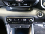 オートエアコンなので、スイッチひとつで自動で車内の温度を快適に保つことができます♪