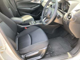 厚みのあるシートは座り心地も良く運転席も助手席もリラックスしてゆったりと座れます!