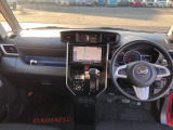 広々とした駐車場をご用意しておりますので、運転が苦手な方でもご安心ください。また、大型の屋根がございますので、雨に濡れることなくご移動できます。