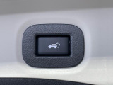 【パワーバックドア】スマートキーや運転席のボタンを押すだけでリアゲートが自動で開閉します!荷物を持っている時や、高い位置にあるバックドアを閉める際に便利な機能です♪