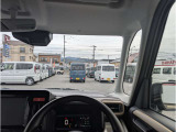 ドライバー目線です!運転席に座るとこんな感じです☆