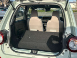 リアシートを倒すとこんなに広い空間が生まれます☆じゃんじゃん荷物を積んじゃって下さい(^o^)