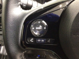 ステアリングにオーディオ操作スイッチが付いています。オーディオ画面に直接タッチしなくても操作が出来ますので、運転に集中できます。