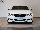 【キドニーグリル】BMWは約90年もの間、ほぼ全ての車両にひと目でBMWだと分かるこの特徴的なフロントグリルが備えられ、デザイン・アイコンとして親しまれてきました。