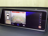 パノラミックビューモニターシステムが付いているので車の上から見た映像が確認できますよ。