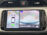 【アラウンドビューモニター】車を上から見下ろしているかのような映像で周囲の状況がひと目で確認、狭い駐車場に駐車するときも安心です♪