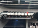 トグルスイッチ ハザードランプ、ドアロックや前後のデフロスターなど使うことの多い機能に素早くアクセスできます。