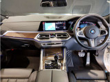 ☆センターパネルを運転席側に僅かに傾けたBMW独特のインパネ☆【駆け抜ける歓び】はここからもスタートしております☆