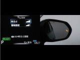 隣車線を走る車両をレーダーで検知し、ドアミラーでは確認しにくい後側方エリアに存在する車両に加え、急接近してくる車両も検知します。車両を検知するとドアミラーに搭載されたLEDインジケーターが点灯します。