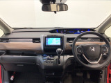 【前方視界】開放的な前方視界!運転がしやすく疲れにくいです♪窓が大きく、見通しがとっても良いおクルマですよ♪