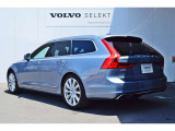 VOLVOの安全機能は前方だけではなく後方も監視しています