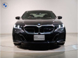 【キドニーグリル】BMWは約90年もの間、ほぼ全ての車両にひと目でBMWだと分かるこの特徴的なフロントグリルが備えられ、デザイン・アイコンとして親しまれてきました。