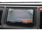バックモニター付ですので、車庫入れも駐車もラクラクです。