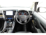 高級感のあるコックピットで運転が楽しく優雅になりますね!