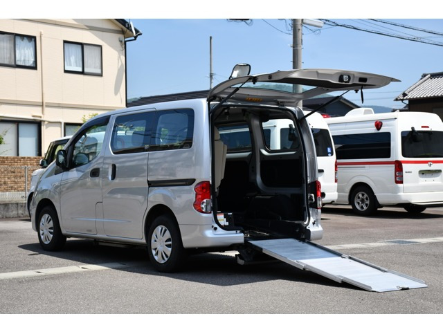 NV200バネットバン 1.6 チェアキャブ 車いす2名仕様 