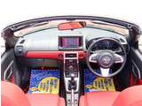 お車選びをお楽しみ頂けるよう、在庫車の展示スペースを十分に確保しております。