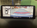 360°ビューモニターでは前後左右4つのカメラ映像をさまざまな走行状況に応じて切り替えてセンターディスプレイに表示することで、駐車時や狭い道でのすれ違い時、見通しの悪い交差点進入時でも安心感を高めます