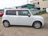 当社では、全車点検整備・車内清掃をしっかりと行ってから納車いたします!全車1ケ月1000キロまで無料で自社保証しております!お客様には安心してお車にお乗り頂けるかと思います!