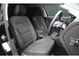 上質なシートは滑りにくく、またホールド性に優れ長時間の運転でも疲れにくい設計になっております。