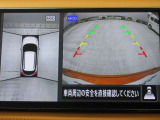 < アラウンドビューモニター >前後左右にカメラがついているので、狭い道での確認や車庫入れが苦手な方もラクラクです!