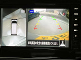 クルマを空から見たような映像が映る、アラウンドビューモニターで、車両周辺の安全確認も一目できます!小さなお子様や障害物も確認できるので、運転のしやすさだけでなく事故防止にも役立ち安心して駐車できます♪