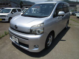 ヴォクシー 2.0 X 4WD 