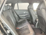 ご納車前に、リア3面にプライバシーフィルムの施行も可能です。荷物の盗難防止、UVカット等の効果があります。プロが選ぶ高耐久、高品質なフィルムは種類も豊富で仕上がりも非常に綺麗です。