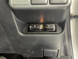 【ETC】有料道路を利用する際に料金所で停止することなく通過できる、ETC車載器(ノンストップ自動料金収受システム機器)が装備されています。セットアップを行うことで利用可能になります。