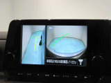 サイドブラインドカメラです。左前方を映します。巻き込みの確認ができますよ