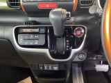 運転席周辺のスマートなレイアウトが、操作のしやすさを実現。快適なドライブをサポートします。