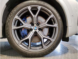 【BMWアロイホイル】軽量かつ強度に拘ったアロイホイル。走行性能ポテンシャルを引き出す設計。車の足元を引き締めてくれる大きなポイントはアロイホイルです。