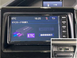ナビ連動ETC付きです。高速道路料金所での小銭の出し入れや雨天時における窓の開け閉めなどの煩わしさが解消できます。料金所の通過もスムーズで快適ですよ。☆使用履歴表示や音声案内もしてくれます☆