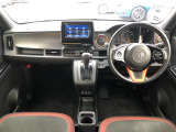 【インパネ全体】手が届きやすく、どなたでも運転しやすいです。シンプルで使いやすい設計になっています!