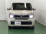 LEDヘッドライトを装備しています。LEDヘッドライトはとても明るく、雨の日や夜間走行も安全・安心です。オートライトコントロール付きで周囲の明るさに応じて自動で点灯・消灯します