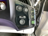 ハンドルの右側に、3つの異なる加速感を楽しめるドライブモードスイッチがついています。一般道、スポーツ走行、エコ走行など、シーンに合わせて最適な加速感を楽しめるドライブモードスイッチです。