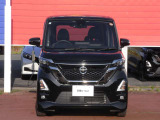 Urban CHROME特別装備のダーククロムフロントグリルです。そしてアダプティブLEDヘッド&LEDフォグランプ搭載!明るくクリアな視界を確保して安全運転を支援します。さらに4WDなので冬道も安全ですね(^^)!