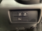 安全装置のスイッチは運転席パネル右下に集約されています。任意で切り替え可能なため状況に合わせてお使いください。