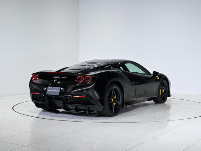 フェラーリ F8トリブート F1 DCT の中古車詳細 (4,000km, ネロ