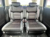 当社の中古車は、フロアマット付きで販売しておりません。中古車という特性上匂いや見栄えなどの状態が左右される為です。純正、Aftermarketの新品マットをご検討いただけます。予め得ご了承下さい。