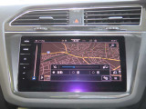 ディスカバーメディア搭載。「VW Connect」というeSIMが内蔵された画期的なシステムです。地図データなど自動で情報を更新することができるのが大きな魅力。なお、CD/DVD・TVは廃止されてます